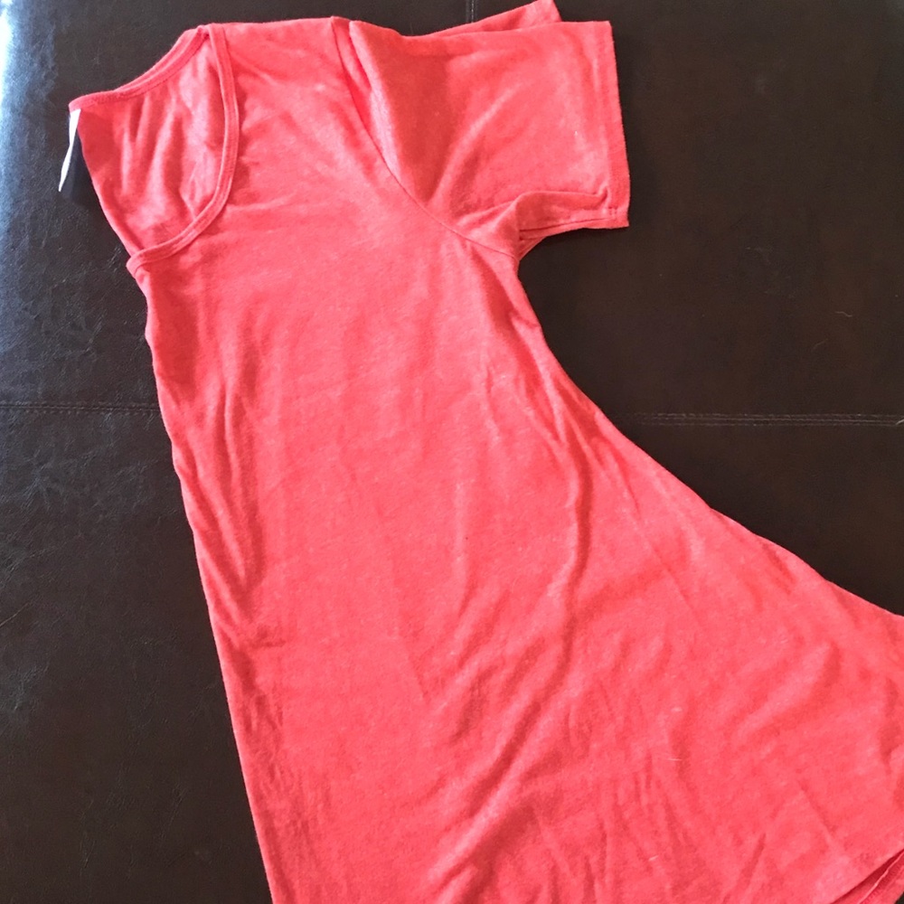**LIKE NEW** SOLID Coral LuLaRoe Perfect T
